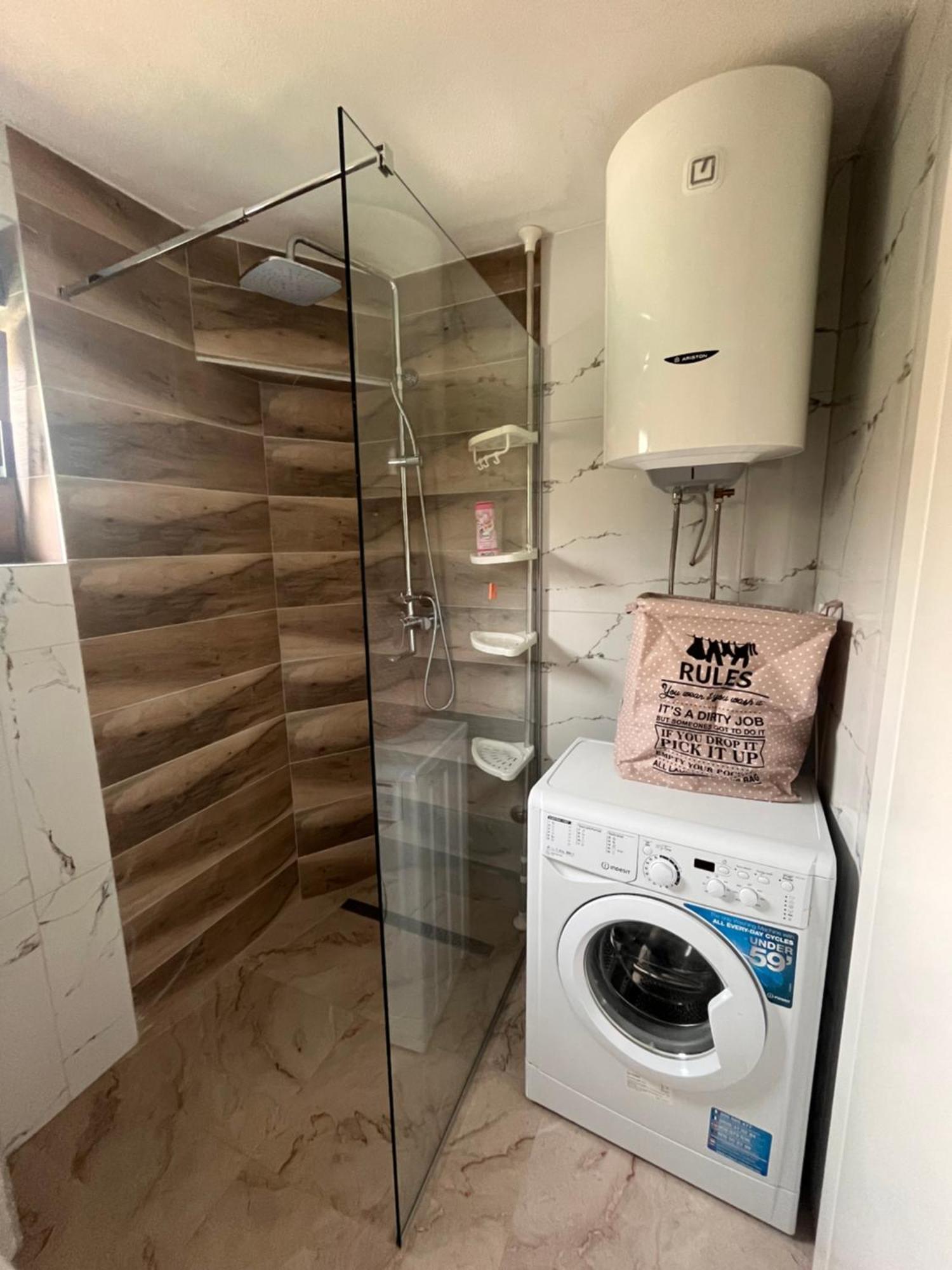 Apartment Em